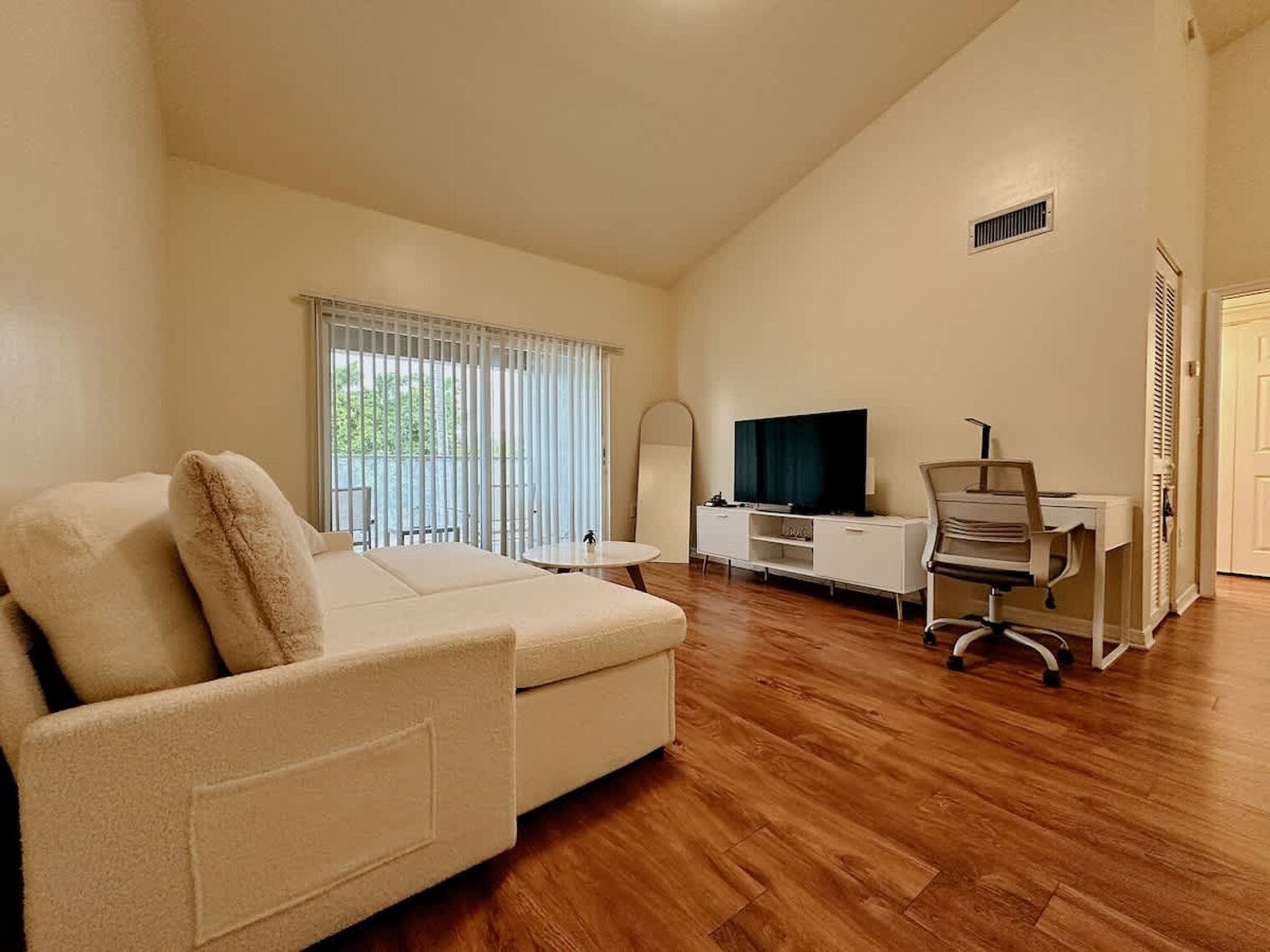 Building Photo - 631 SW 111th Ln