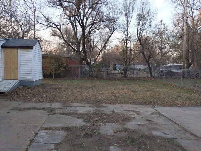 Building Photo - 2 Bed, 1 Bath Ready for Rent!