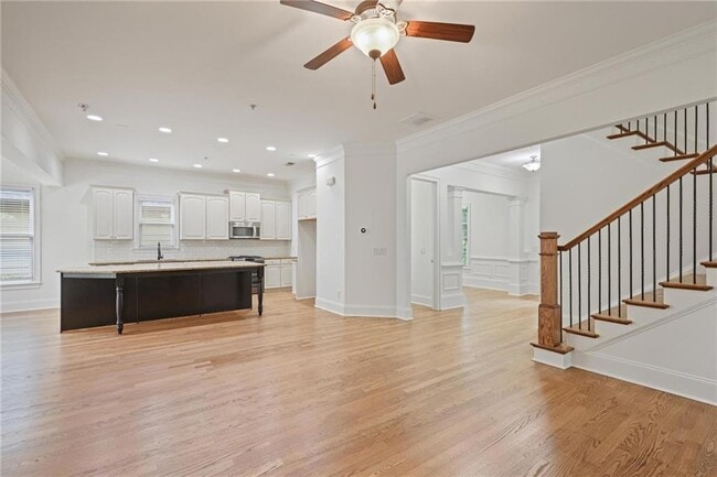 Building Photo - 232 Hunt St NE