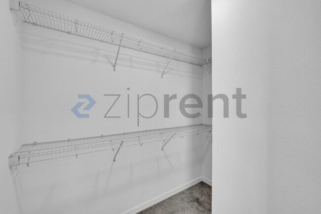 Building Photo - Unit n/a