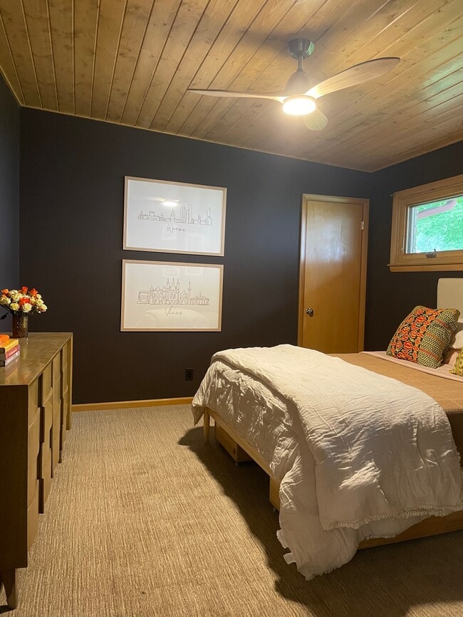 Building Photo - 506 N 91st St