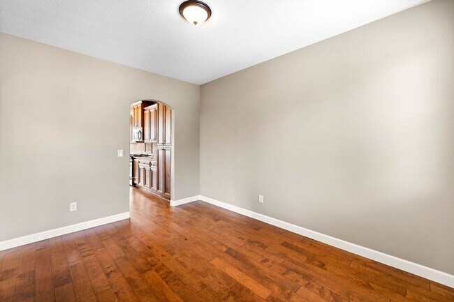 Building Photo - Beautiful Gated Fisher’s Landing Townhome with 4 Bedrooms, Gas Fireplace & Central AC