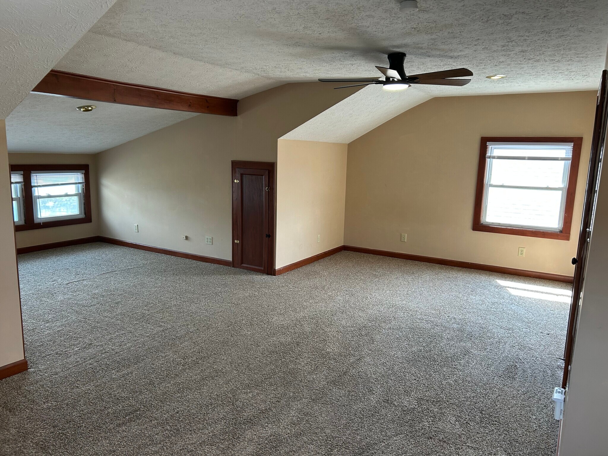 Building Photo - 2082 Lewis Dr