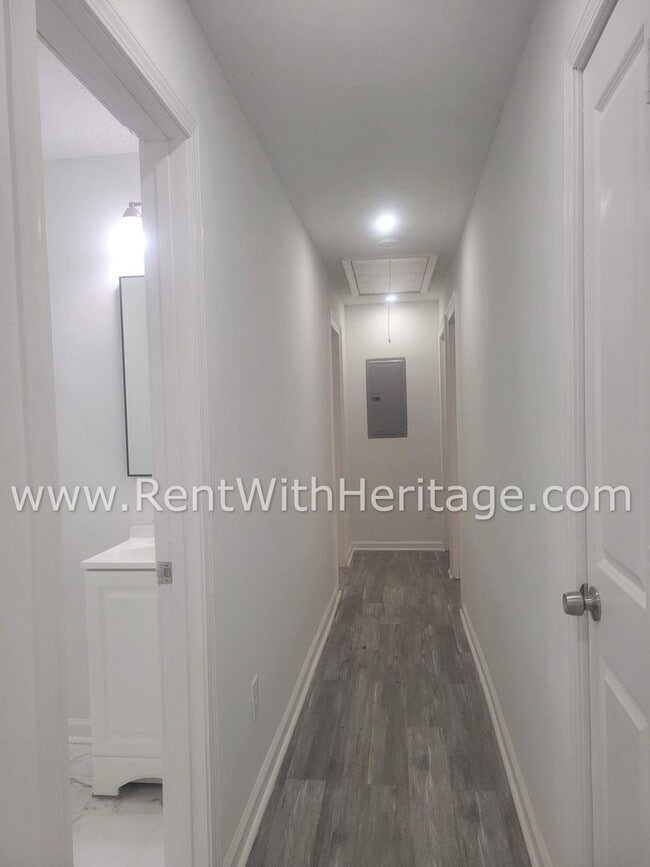 Building Photo - WOW!!! GORGEOUS BRICK RANCH HOME/ TOTALLY ...