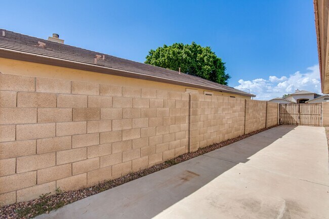 Building Photo - GORGEOUS home in the highly desired Arrowhead Ranch