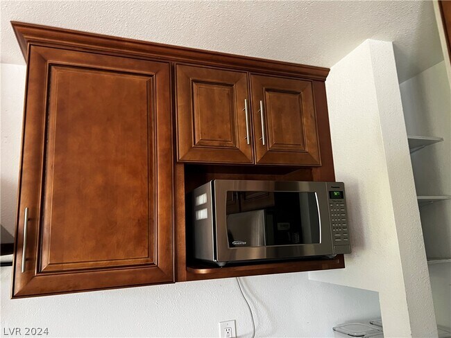 Building Photo - 513 Woodcrest Ct