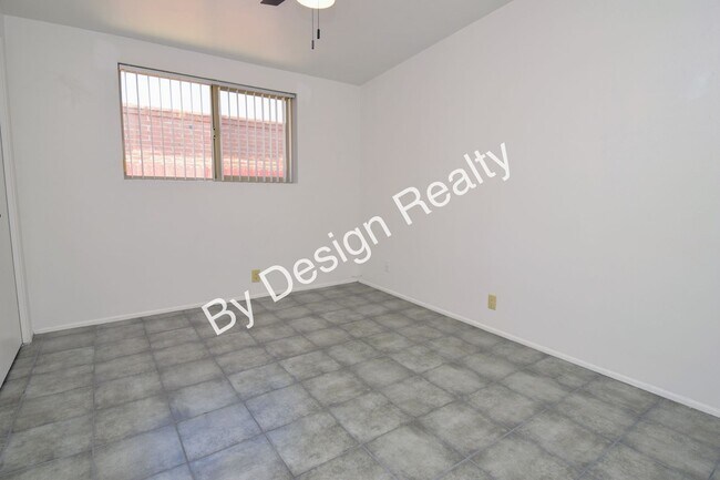Building Photo - 3 Bed 2 Bath Midtown Duplex with Covered Parking & Storage