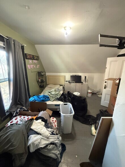 Building Photo - 509 Medford St