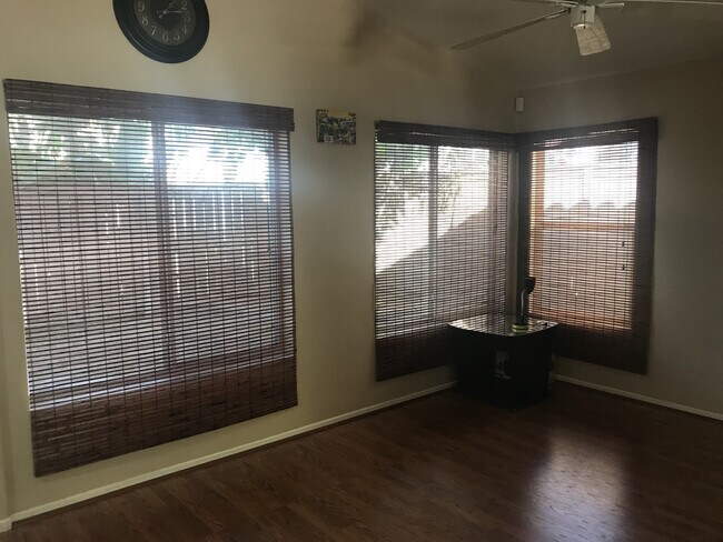 Building Photo - ***Move in Special $1000*** Oceanside Great Location 3 Bedroom Home!