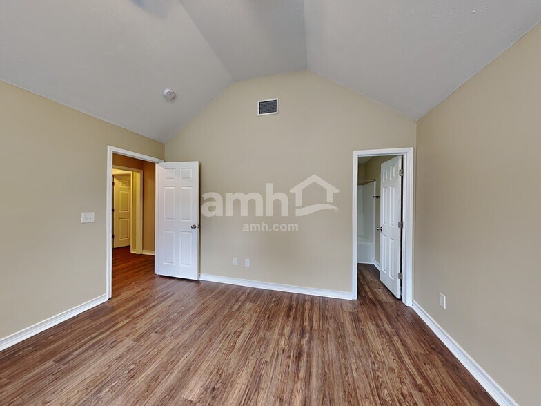 Building Photo - 304 Sarava Ln
