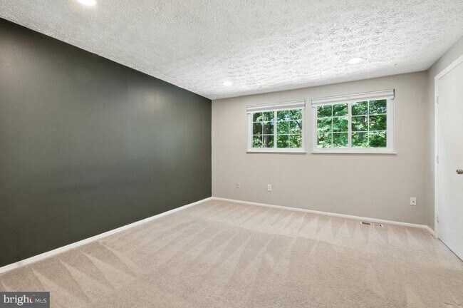 Building Photo - 8015 Steeple Chase Ct