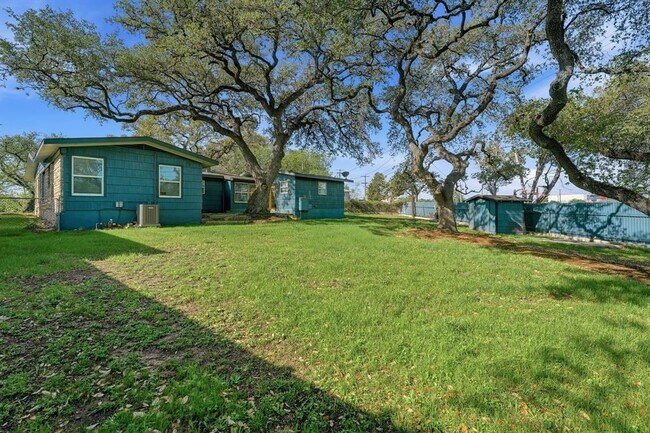 Building Photo - 502 Sunrise Cir