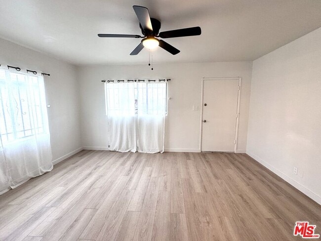 Building Photo - 1540 W 60th St