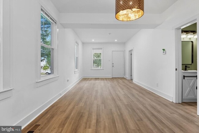 Building Photo - 3802 Parkwood St
