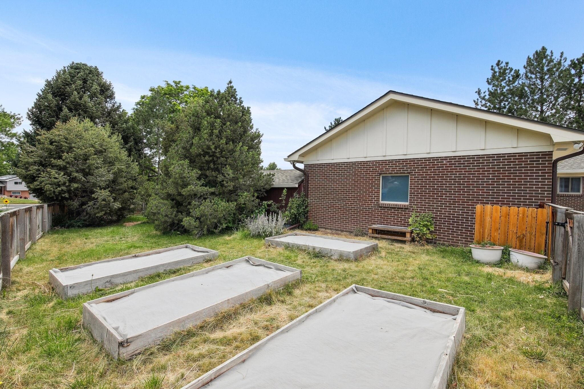 Building Photo - 994 E Costilla Ave