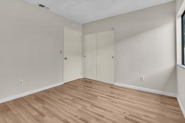 Building Photo - 1688 Bruin St