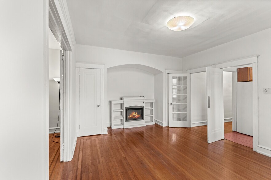 Building Photo - 409 Pine St