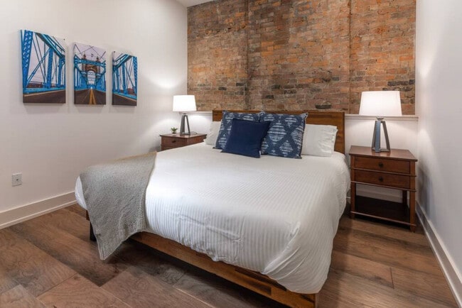 Building Photo - 1502 Race St