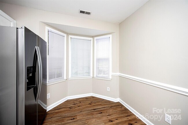 Building Photo - 8225 Pineville-Matthews Rd