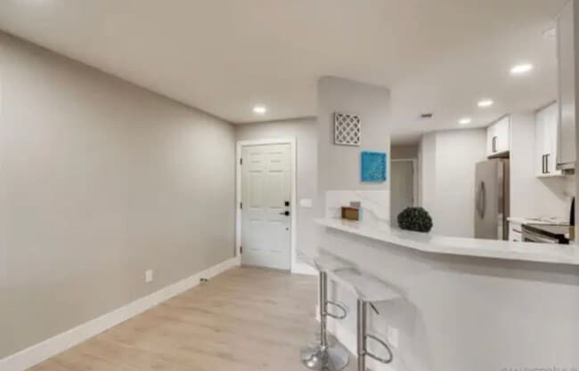 Building Photo - $3,700 - 3 Bed / 2.5 Bath Upgraded Townhome in The Knolls Community