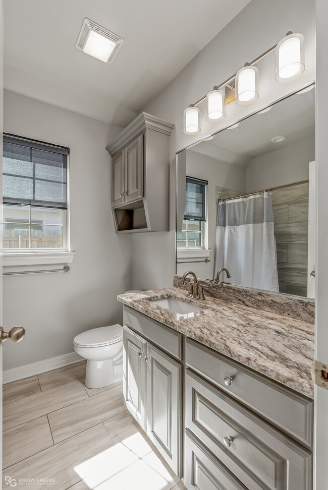 Building Photo - 1141 Green Wood Cir