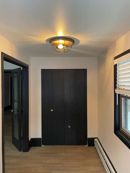 Building Photo - 824 Russell Ave N