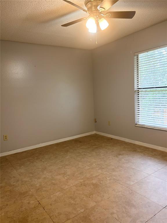 Building Photo - 1701 Shady Ridge Ct