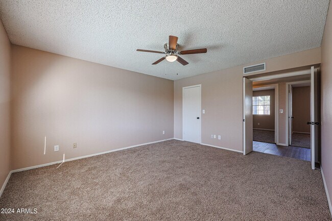 Building Photo - 7119 W Cameron Dr