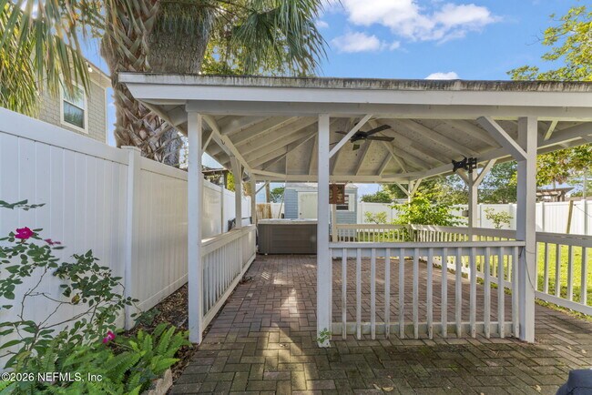 Building Photo - 618 8th Ave N