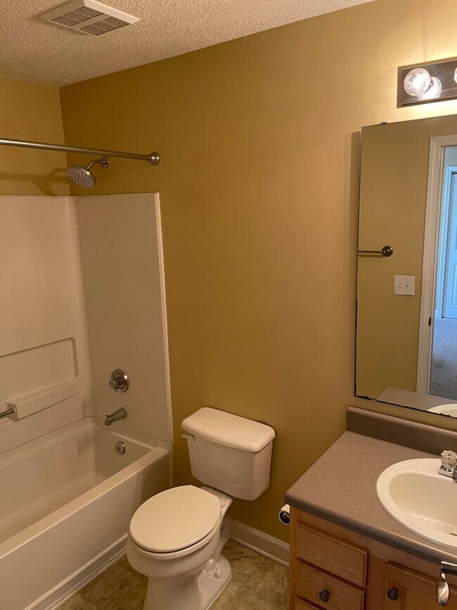 Building Photo - Fully Furnished Unit in Harts Cove!