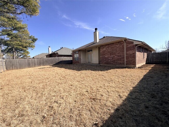 Building Photo - 1224 Capitol Dr