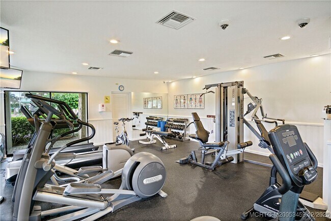 Building Photo - 9940 S Ocean Dr