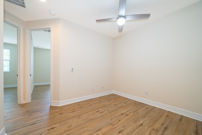 Building Photo - 10132 Eagle Creek Center Blvd