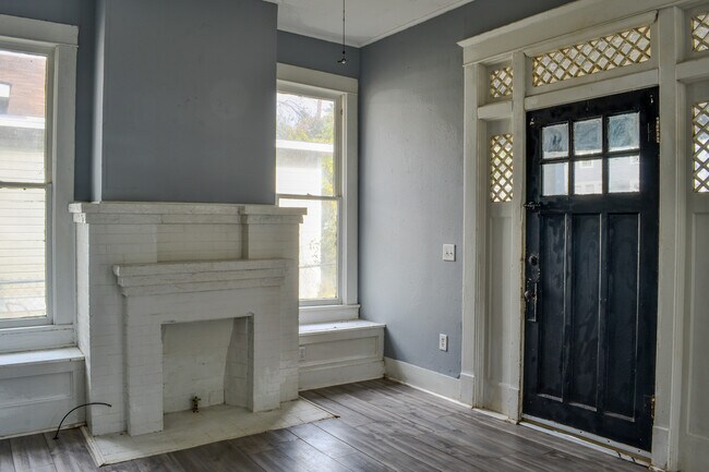 Building Photo - 2416 Highland Ave