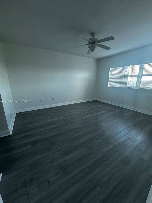 Building Photo - 15051 Royal Oaks Ln