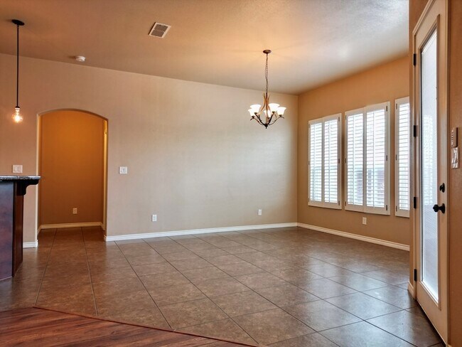 Building Photo - 7305 Bellini St