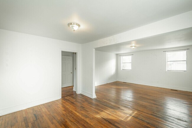 Building Photo - Updated 2 Bedroom Red Bank Home with Porch and Backyard