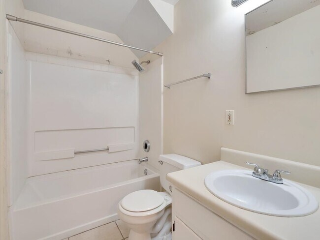 Building Photo - 2221 Timberwood Cir N