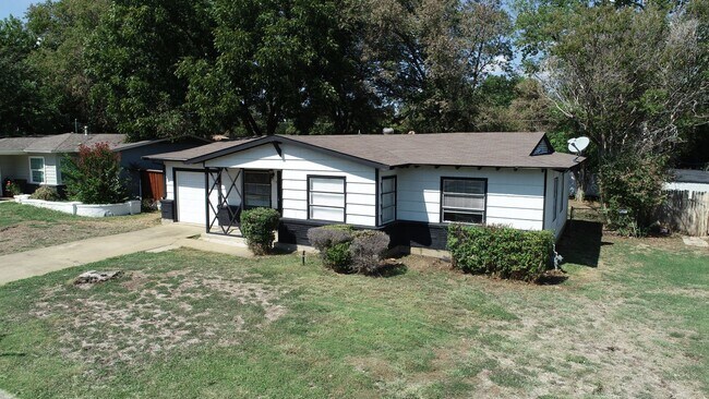 Primary Photo - 2113 Cloverdale St