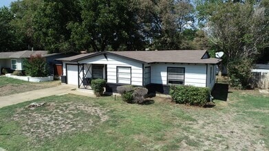 Building Photo - 2113 Cloverdale St