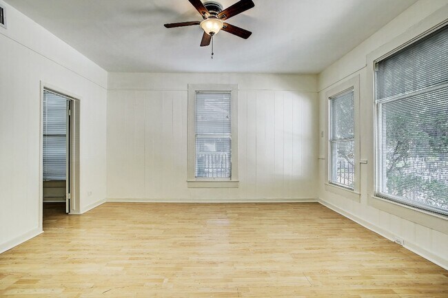 Building Photo - 1127 Yale St