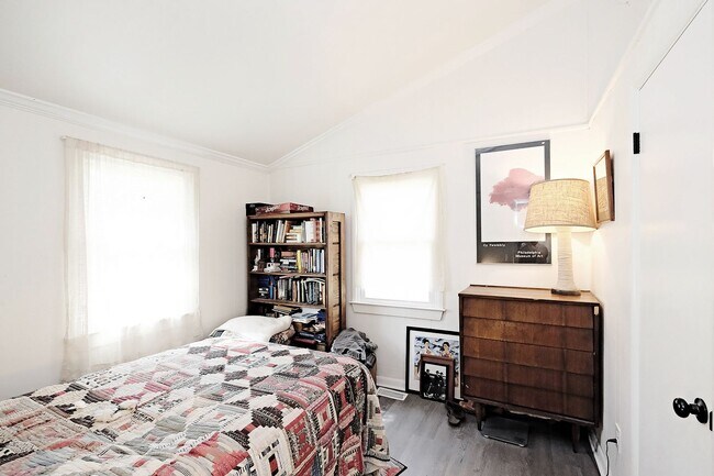 Building Photo - Pet-Friendly Crozet Cottage In A Partially Wooded Setting