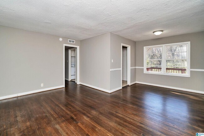 Building Photo - 832 Alden Ave