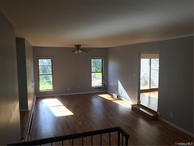 Building Photo - 148 Country Club Dr