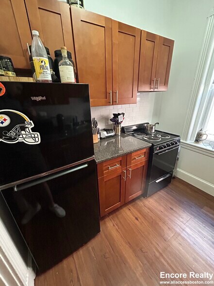 Building Photo - 5 Walbridge St