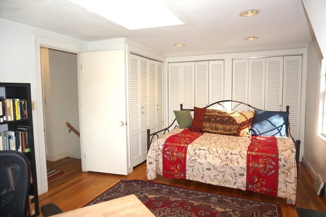 Building Photo - 18 Pequot Rd