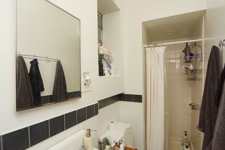 Building Photo - 1938 W Crystal St