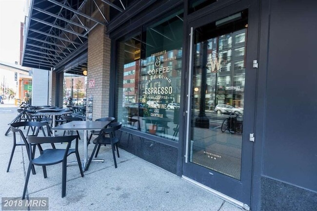 Building Photo - H Street Prime with 1/2 off the first month's rent!