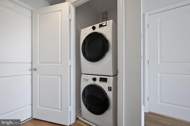 Building Photo - 3600 S Glebe Rd