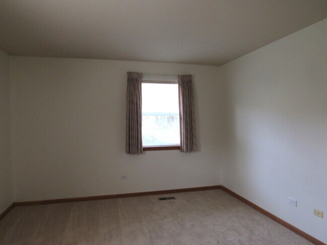 Building Photo - 28 Ashburn Ct